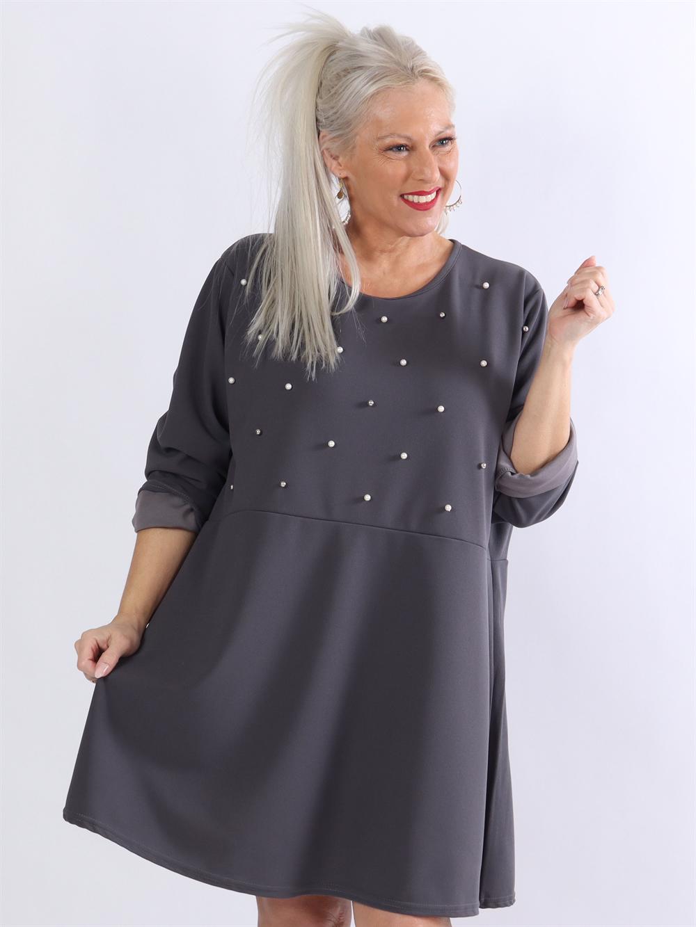 Diana - Klänning med pärlor och knä